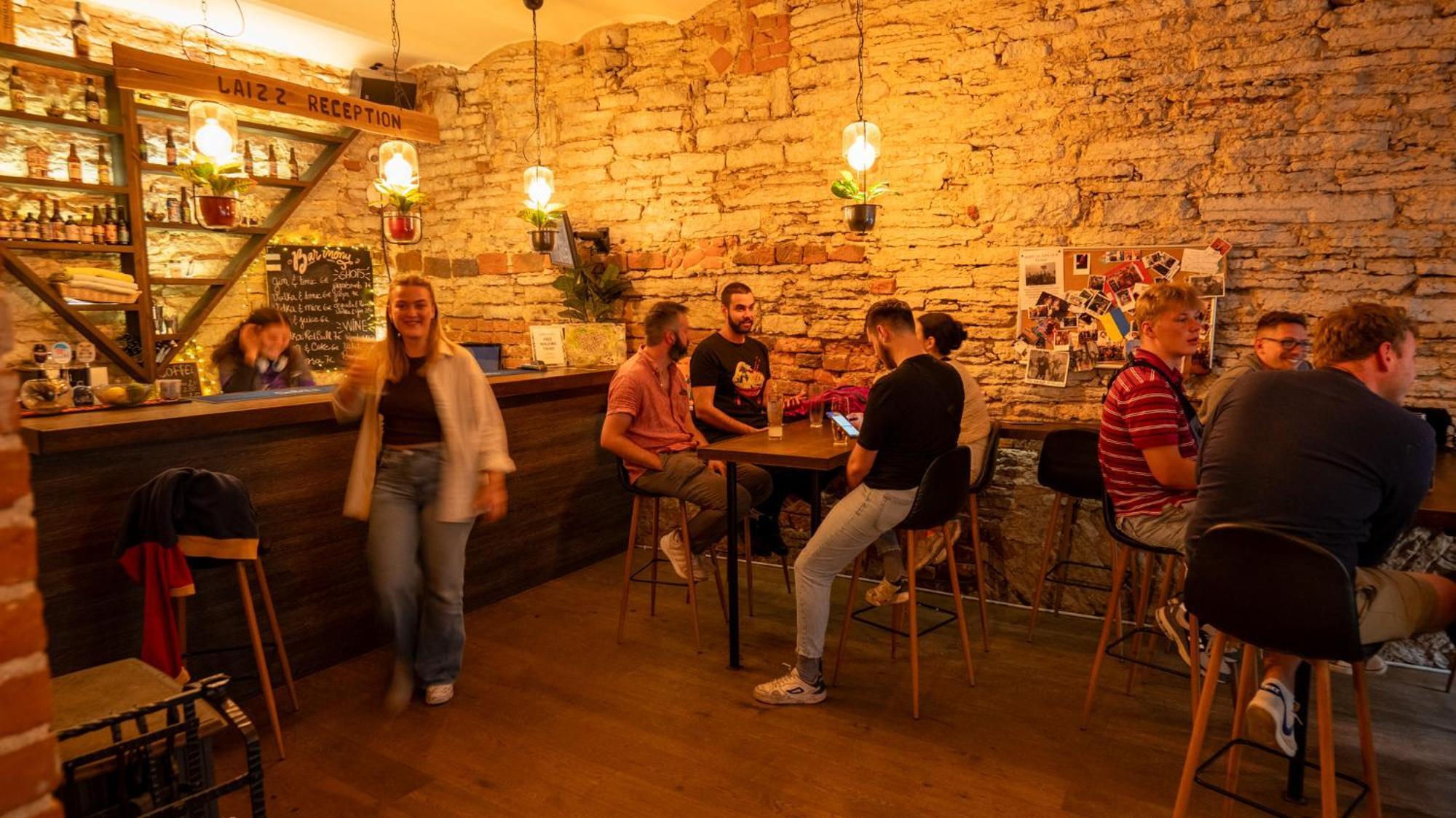 The Monks Bunk Hostel & Bar タリン エクステリア 写真