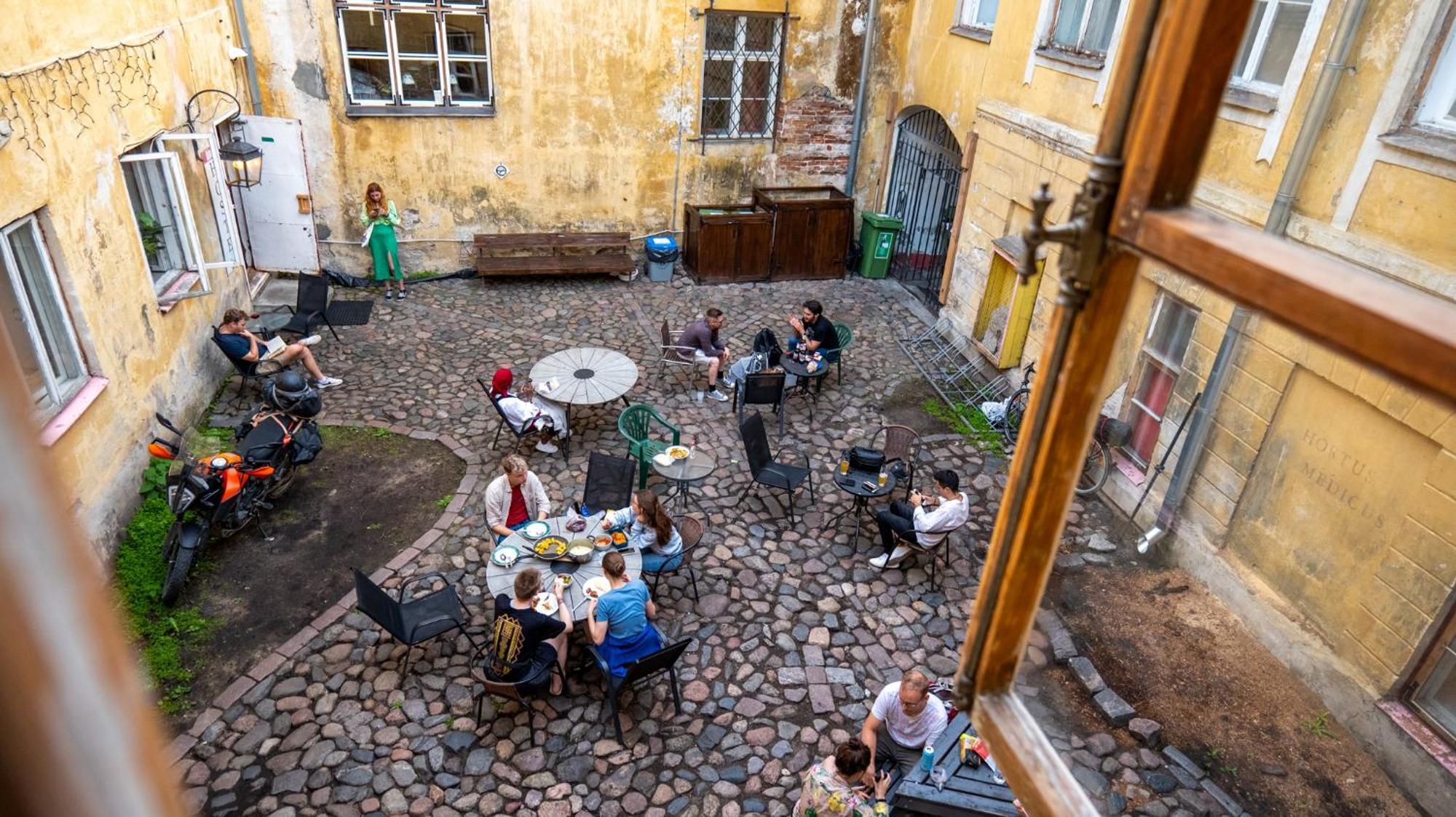 The Monks Bunk Hostel & Bar タリン エクステリア 写真