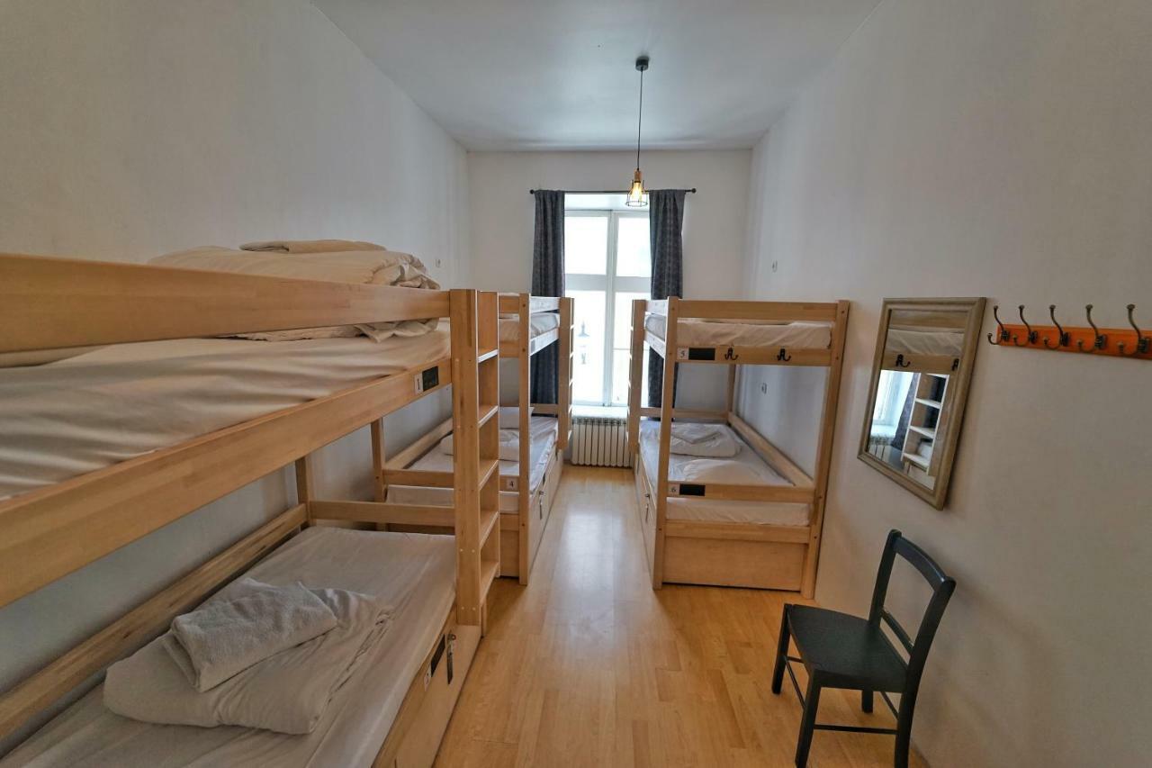 The Monks Bunk Hostel & Bar タリン エクステリア 写真