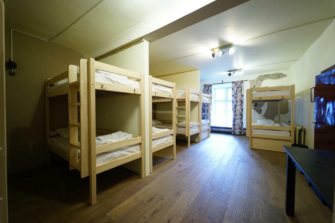 The Monks Bunk Hostel & Bar タリン エクステリア 写真