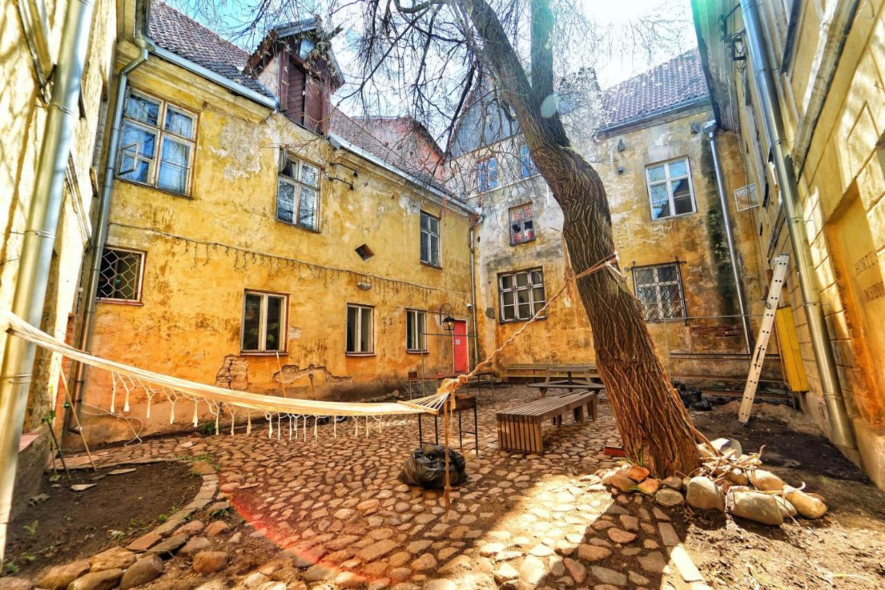 The Monks Bunk Hostel & Bar タリン エクステリア 写真